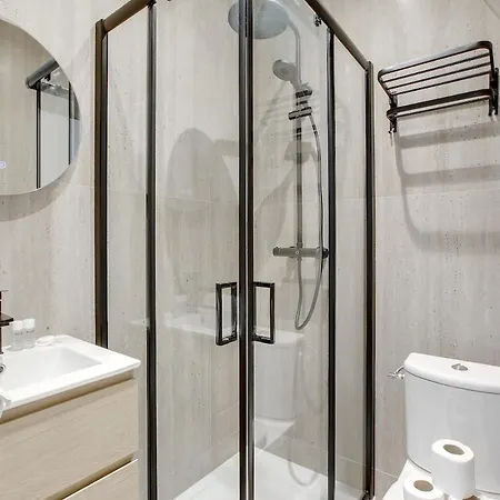 Cozy & Equipped 5 Min From The Metro