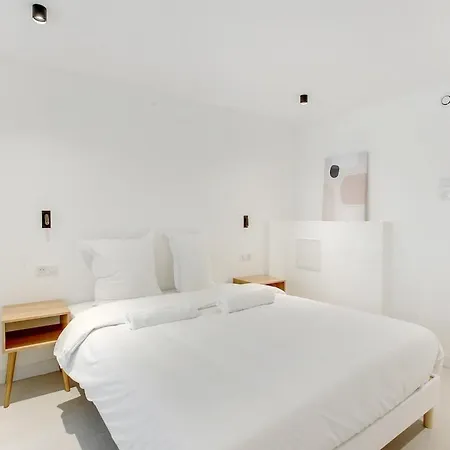 Cozy & Equipped 5 Min From The Metro アパート